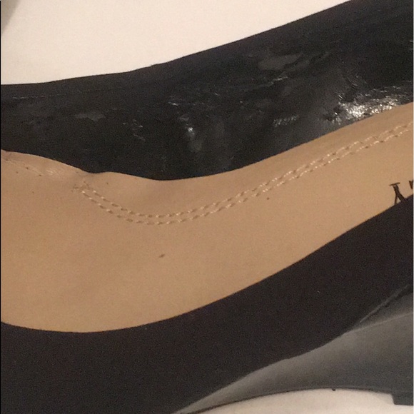 Ellen Tracy Patent Leather Wedge Pumps - Picture 12 of 13